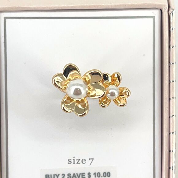Dillards Double Daisy Floral Motif Faux Pearl Fashion Ring Womens Size 7 - Picture 1 of 6